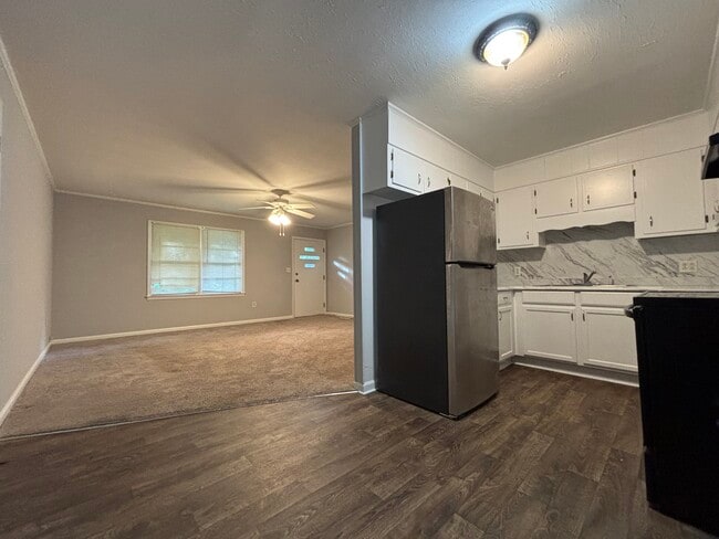Foto del edificio - 3211 Country Ln