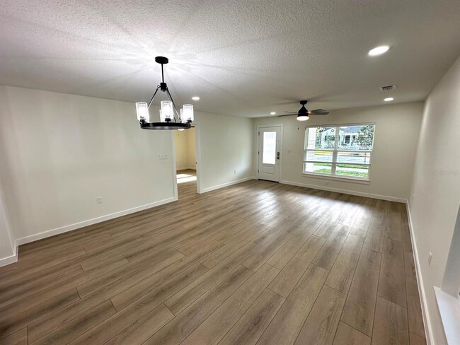 Foto del edificio - 223 S Forest Ave