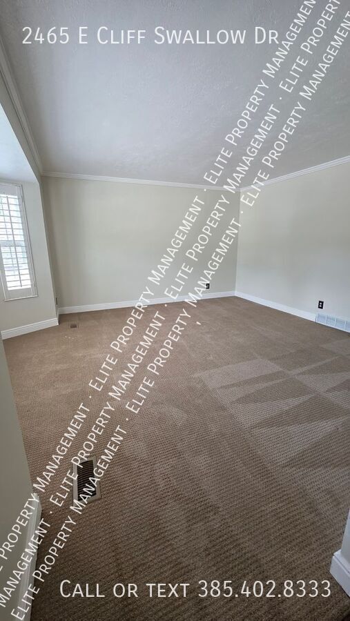 Building Photo - 2465 Cliff Swallow Dr