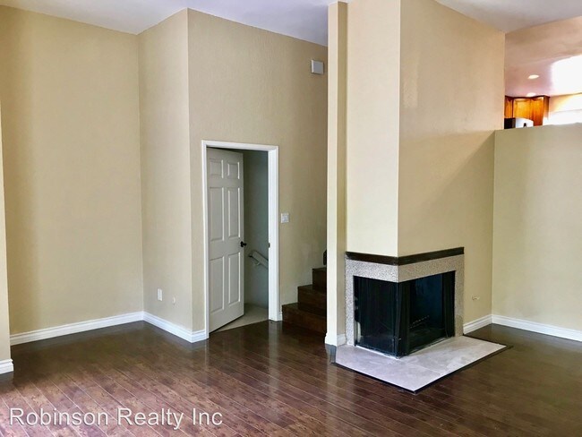 Building Photo - 3974 La Jolla Village Dr