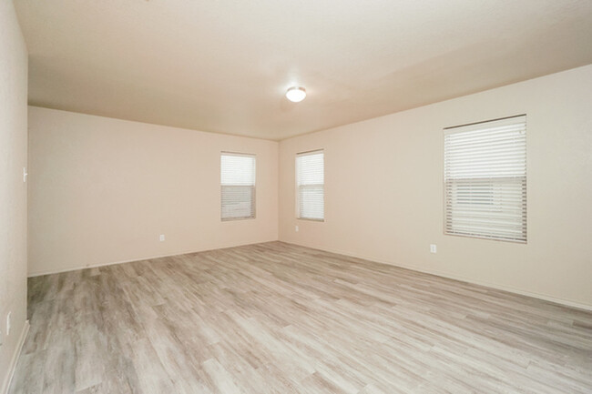 Building Photo - 2918 Aspen Mdw