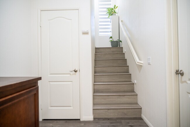 Foto del edificio - 10452 Whitcomb Way