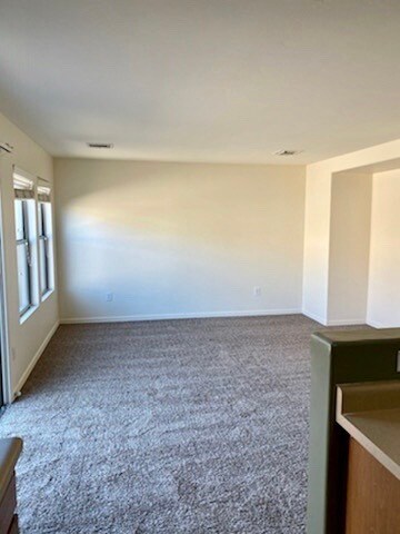 Foto del edificio - HOUSE FOR RENT