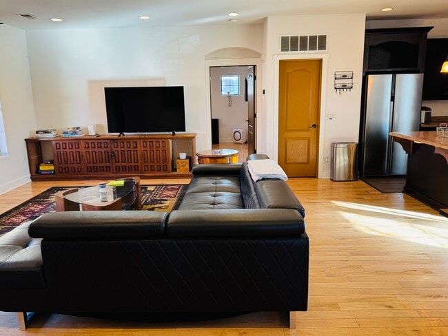 Foto del edificio - 412 Grove St SE