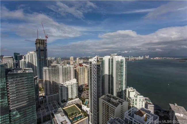 Building Photo - 1425 Brickell Ave