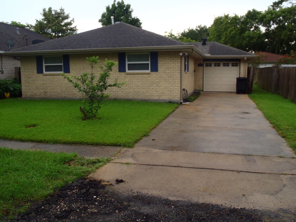 82 Ren Pass Ave, Harahan, LA 70123 House Rental in Harahan, LA