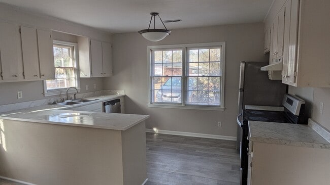 Building Photo - 203 Water Oak Dr