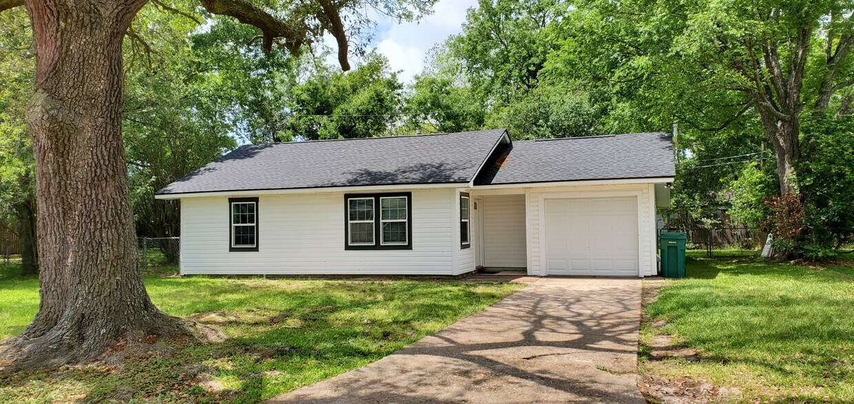 12 Circle D, Orange, TX 77630 House Rental in Orange, TX
