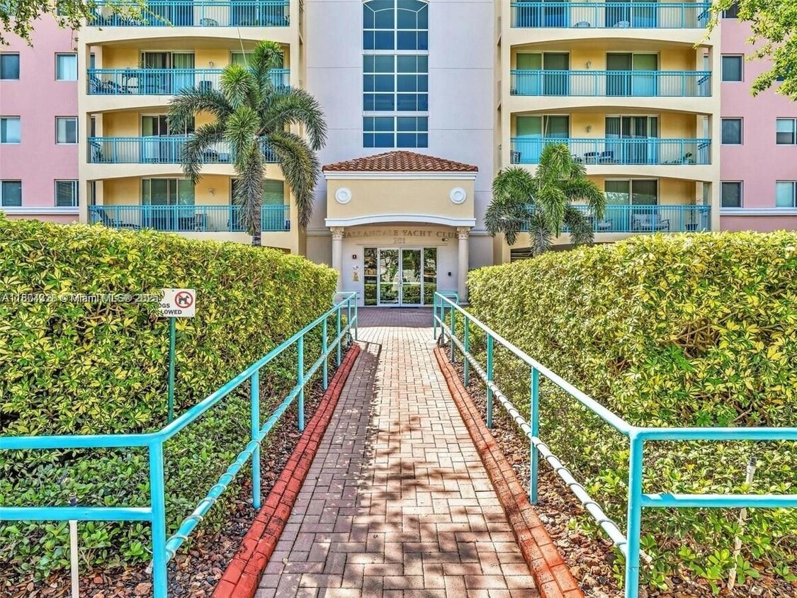 Primary Photo - 201 Golden Isles Dr
