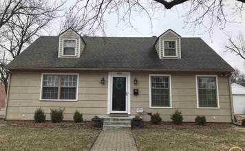 Building Photo - 800 SW High Ave