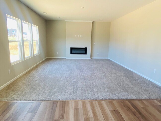 Building Photo - 7877 Ellington Ct