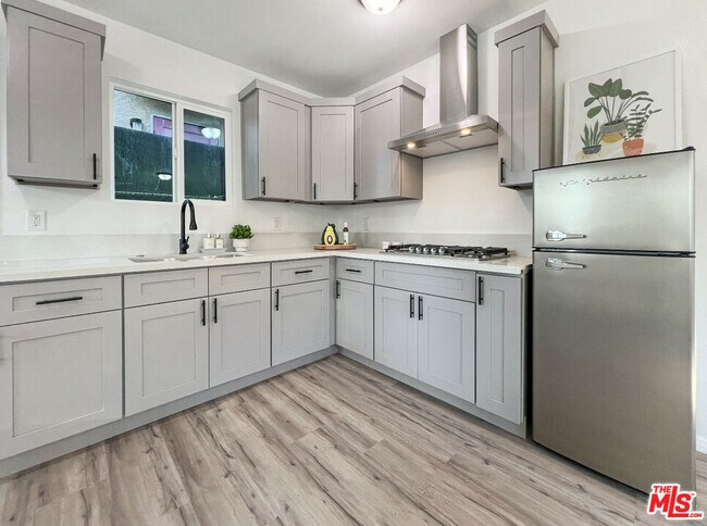 Foto del edificio - 8946 Bryson Ave