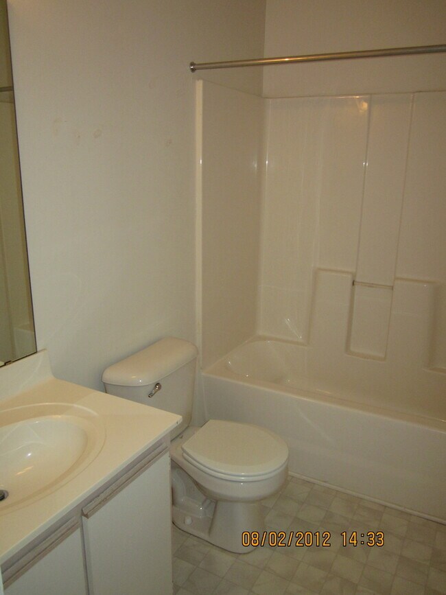 Foto del edificio - 106 Pinegrove Ct