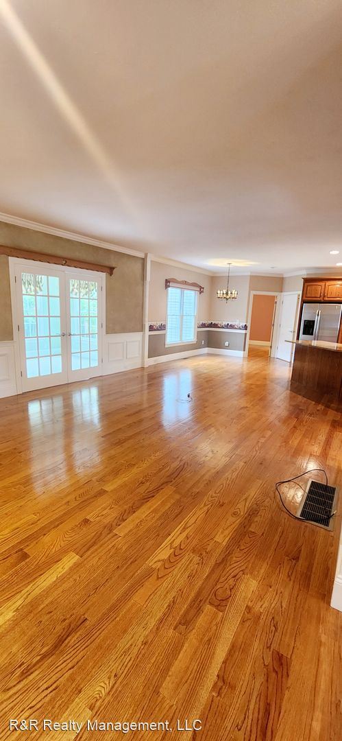 Building Photo - 2 br, 2 bath House - 10 Vineyard St.