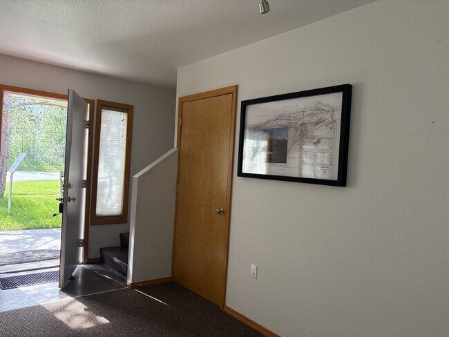 Foto del edificio - 16390 N Glenn Hwy