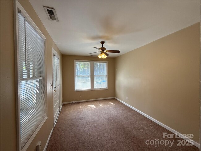 Building Photo - 1433 Pecan Ave