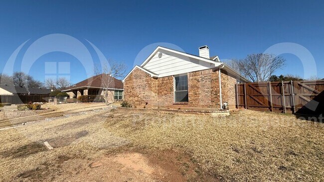 Foto del edificio - 5309 Greenbrook Dr