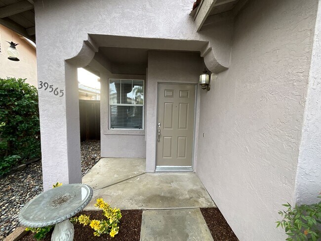 Foto del edificio - 39565 Sarah Dr Temecula, CA