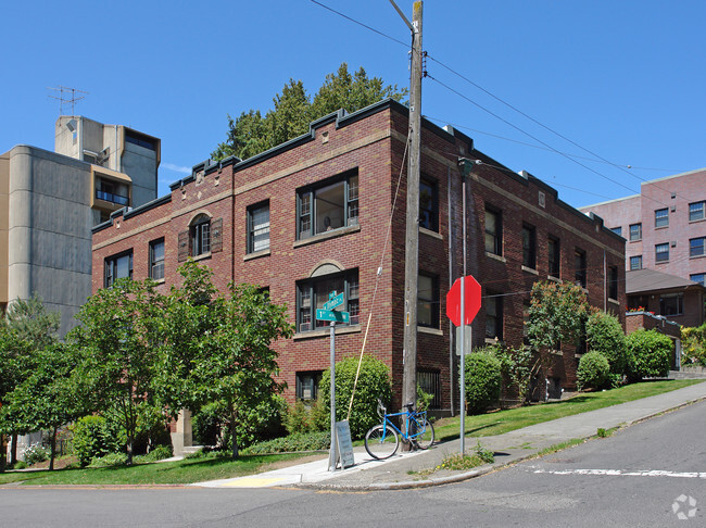 Building Photo - Ireland Apartments