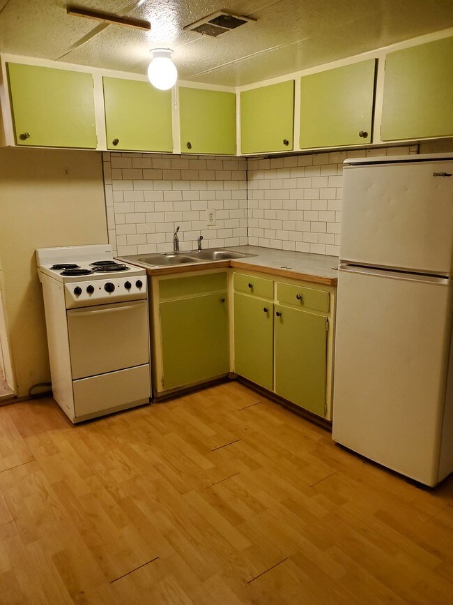 Building Photo - 1609-1610 10th Ave