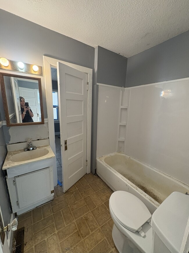 Foto del edificio - 2525 E Garfield Ave