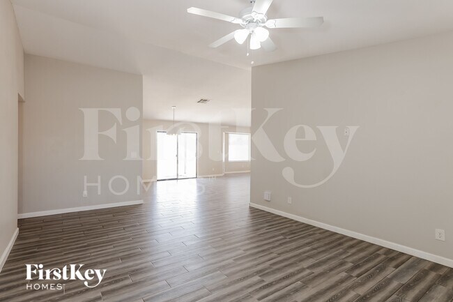 Building Photo - 619 W Wescott Dr