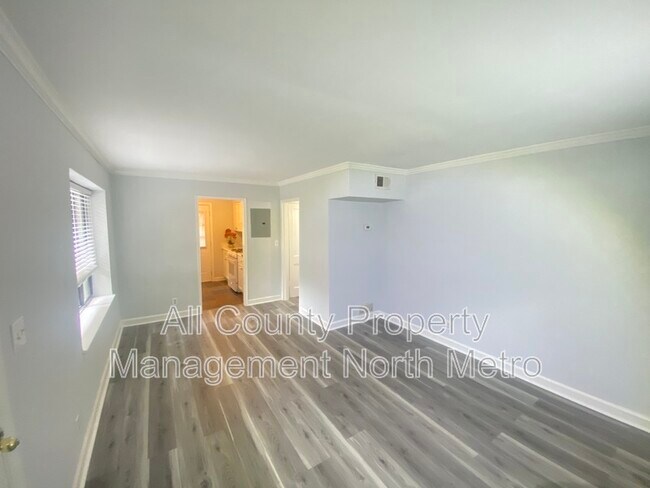 Foto del edificio - 702 Argonne Ave NE