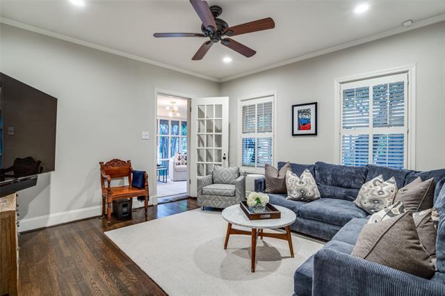 Foto del edificio - 5422 Merrimac Ave