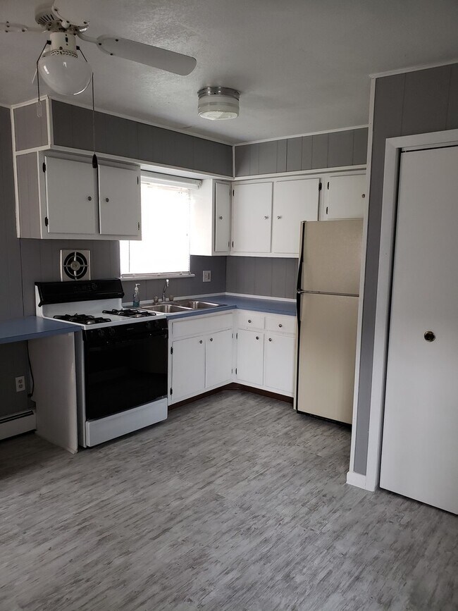 Foto del edificio - Beautiful 3 bedroom 1.5 Bathroom unit located within East Pennsboro Area School District