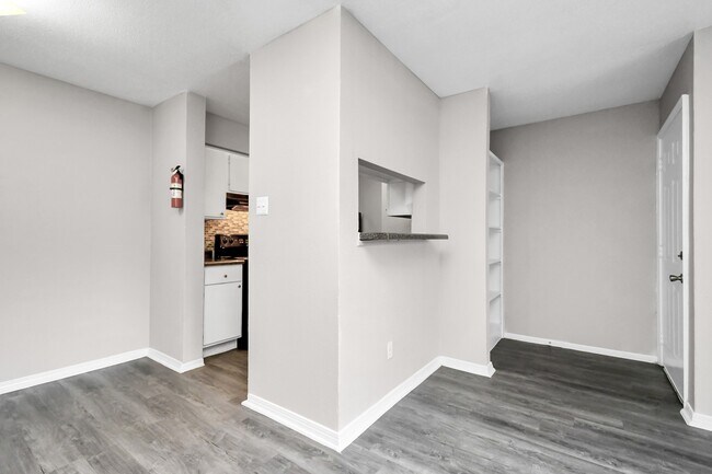 Foto del edificio - 7700 W Airport Blvd