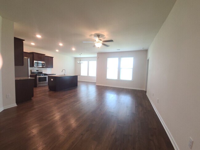 Building Photo - 1/2 OFF RENT NOVEMBER!