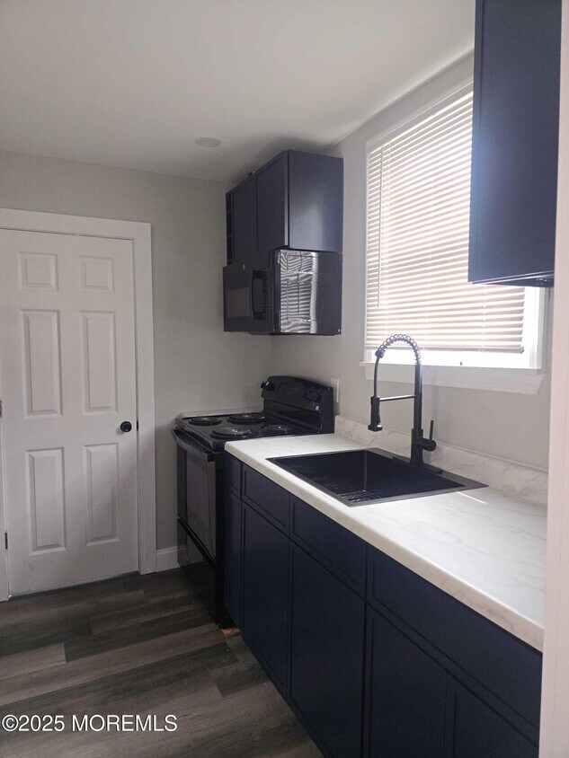 Foto principal - 168 Chelsea Ave