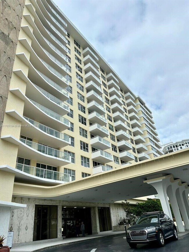 Building Photo - 5600 Collins Ave