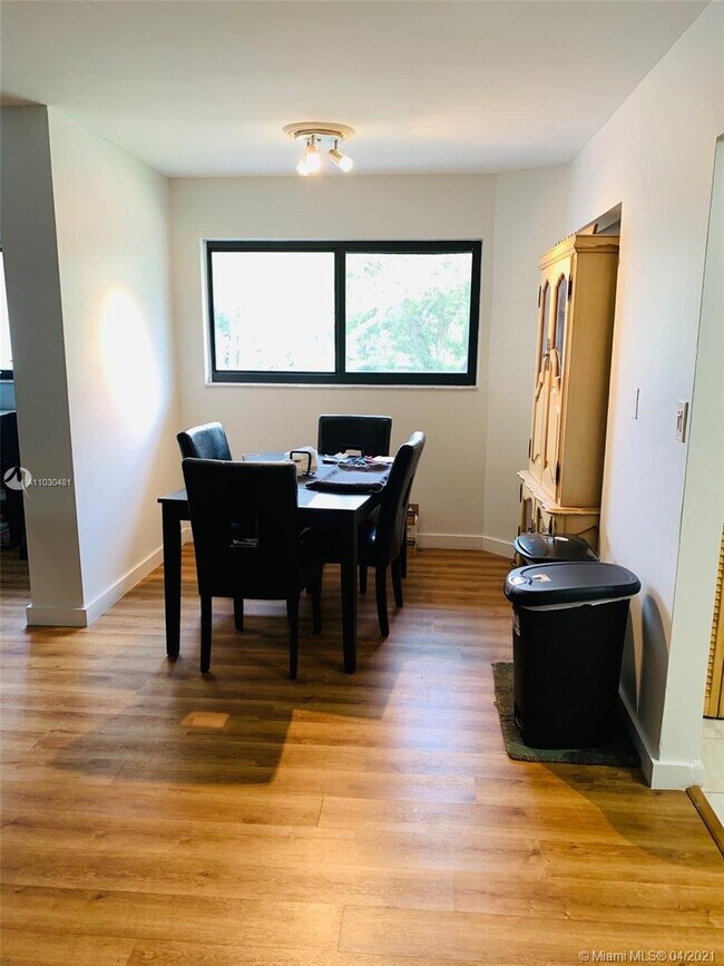 Foto del edificio - 5750 Turin St