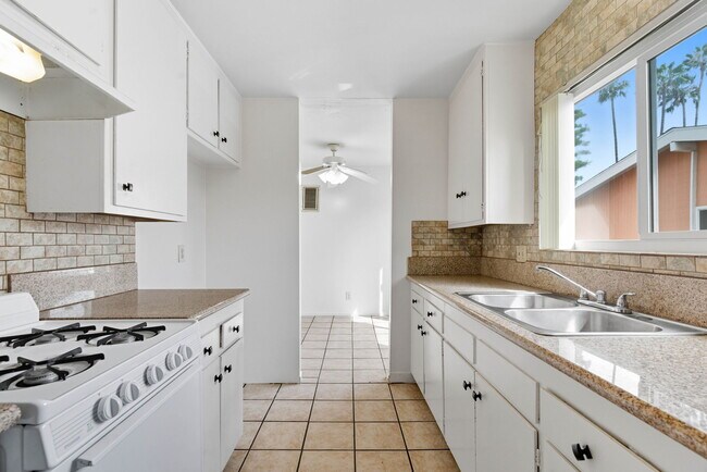 Foto del edificio - 10023 Sepulveda Blvd