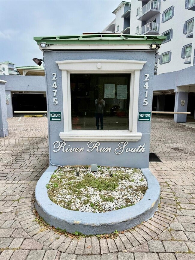 Foto del edificio - 2475 NW 16th St Rd
