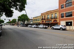 Building Photo - 142 W San Antonio St