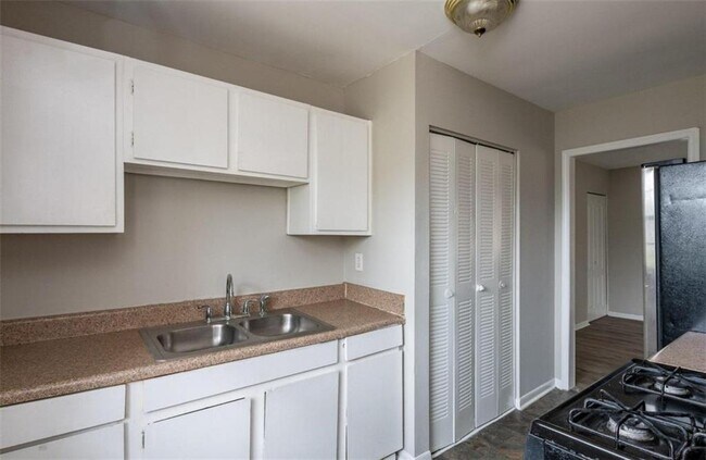 Building Photo - 4046 Doster St SW