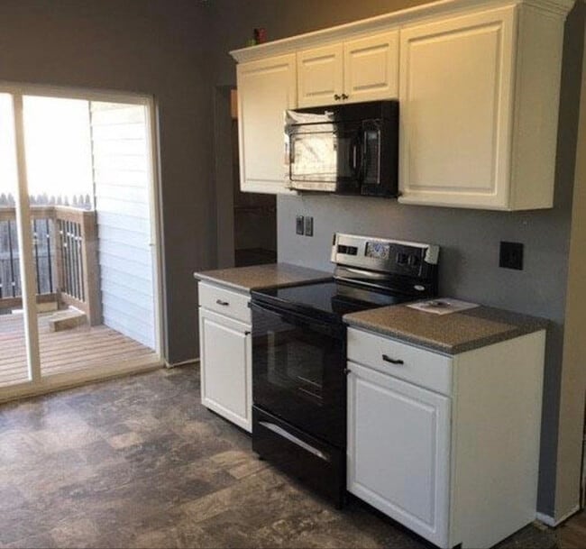 Building Photo - 700 S Linn St