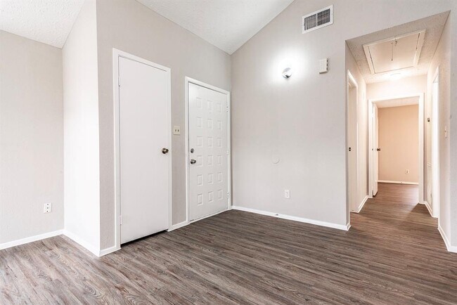 Building Photo - 10066 Sharpton Dr