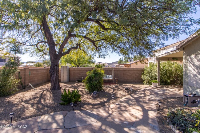 Building Photo - 7753 W Oak Stream Rd