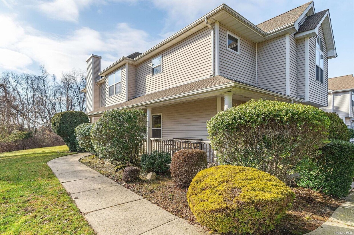 2606 Willow Pond Dr, Riverhead, NY 11901 Condo for Rent in Riverhead