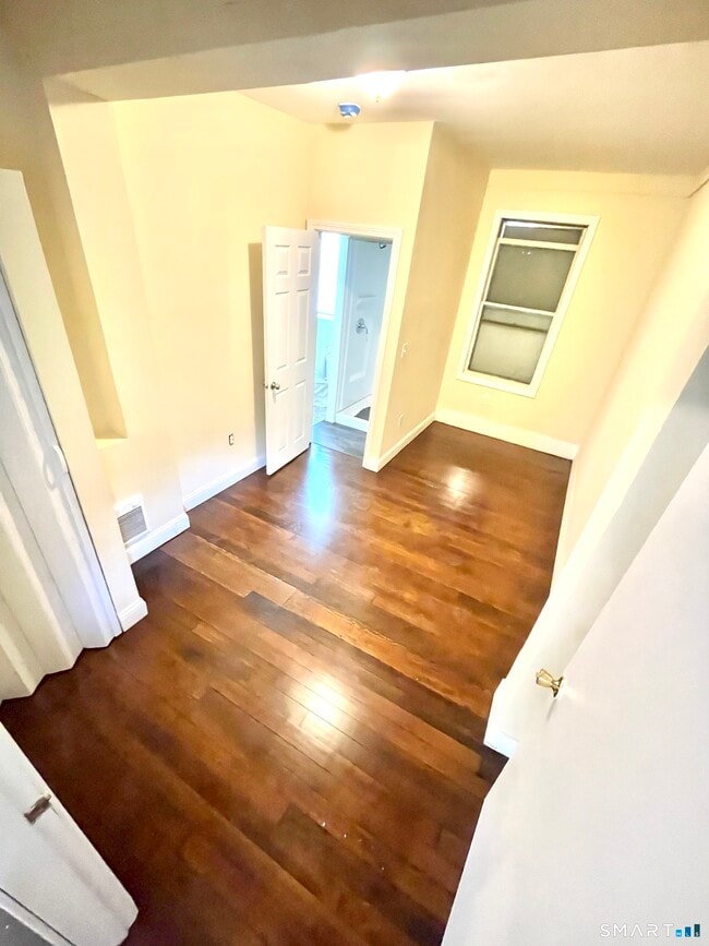 Foto del edificio - 1015 W Main St