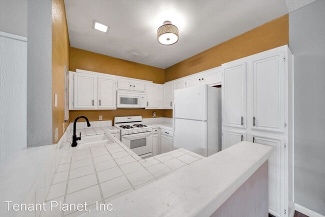 Building Photo - 2 br, 2 bath House - 3674 Oakwood Ter Unit...