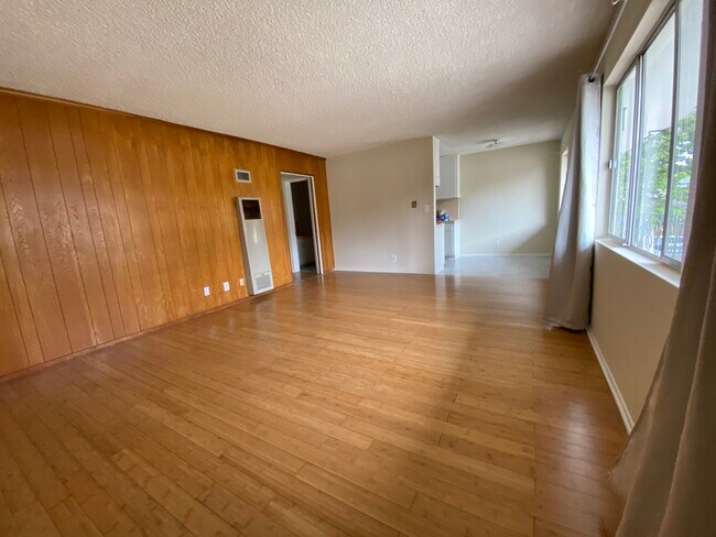 Foto del edificio - 3332 Atwater Ave