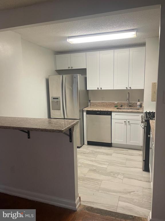 Foto del edificio - 1030 E Lancaster Ave
