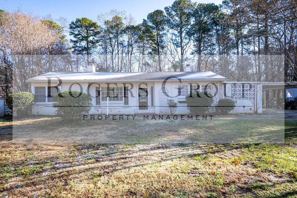 Primary Photo - 305 White Oak Dr