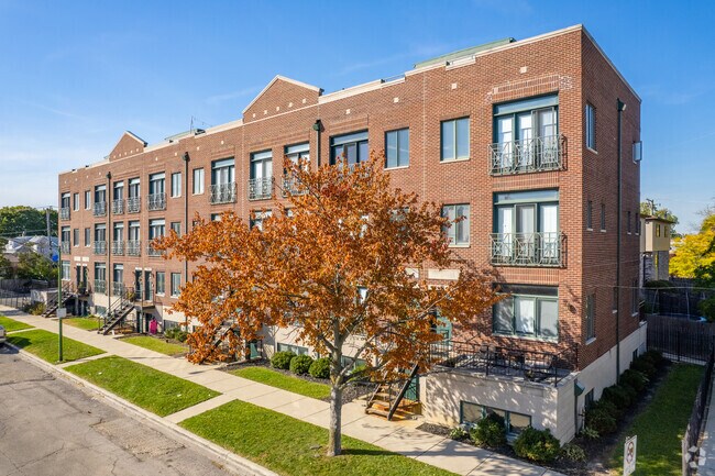 Building Photo - 7002-7016 W Medill Ave