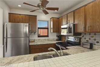 Building Photo - 801 River Point Dr