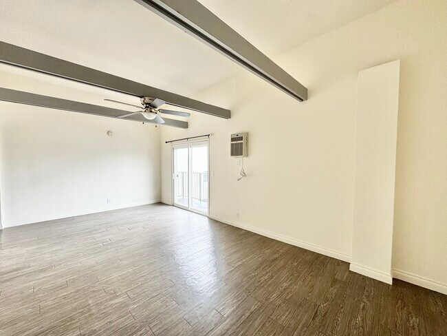 Building Photo - 1136 N Ogden Dr West Hollywood, CA 90046